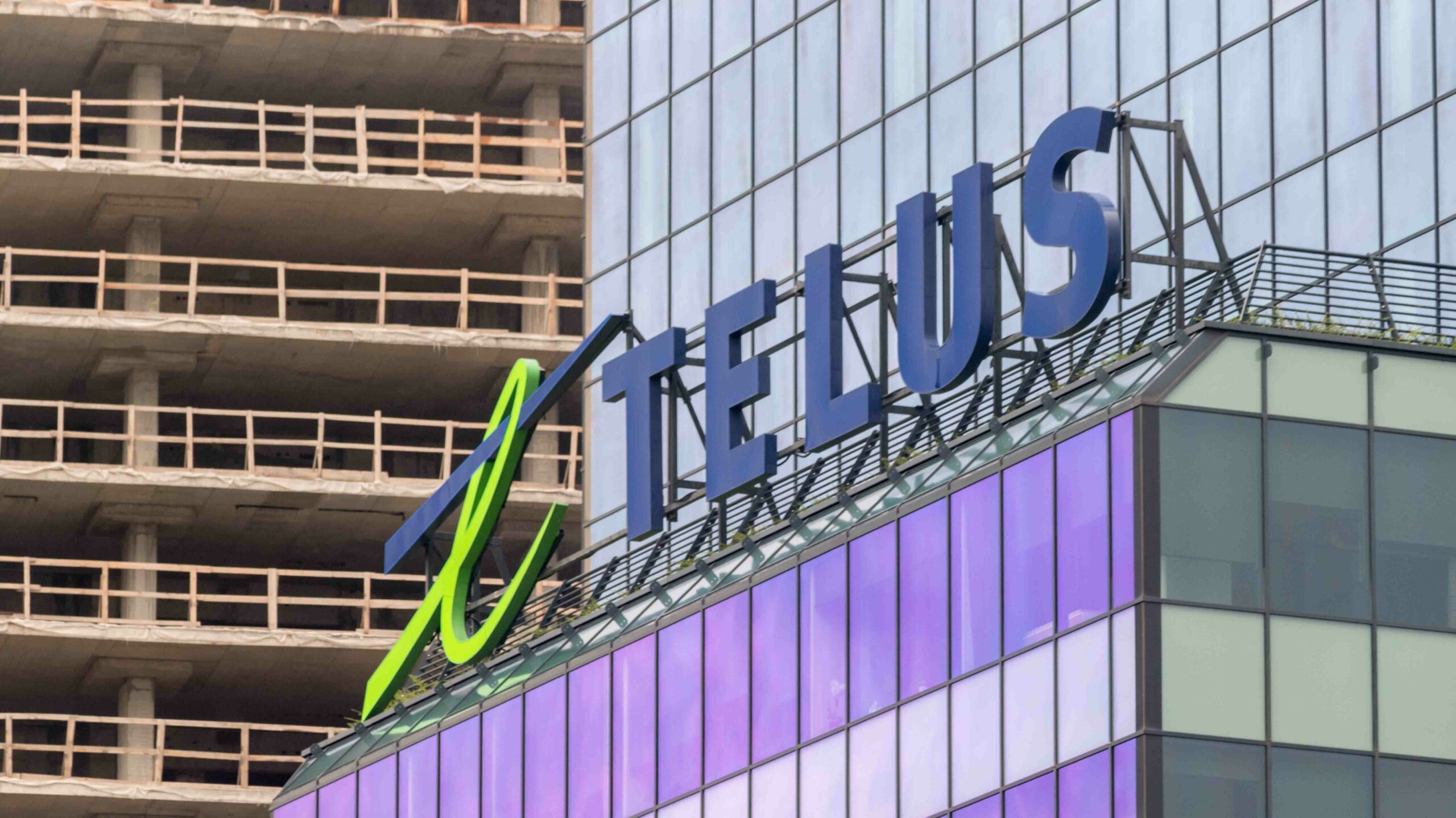 Telus to invest $24B in Ontario for improved services 25