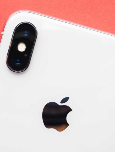 iPhone X & original AirPods are now vintage Apple. 28