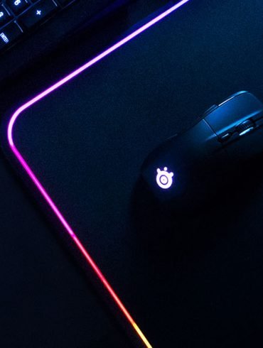 SteelSeries Introduced the First Dual-Surface RGB Illuminated Mousepad - The QcK Prism 19
