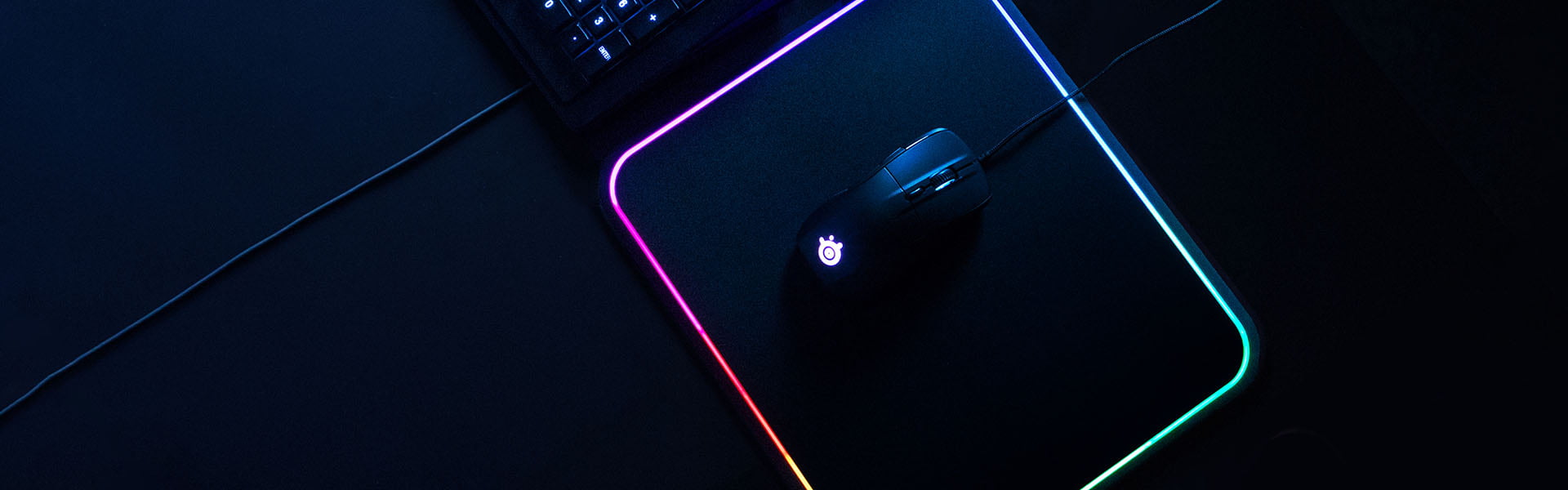 SteelSeries Introduced the First Dual-Surface RGB Illuminated Mousepad - The QcK Prism 13
