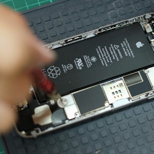 New EU law could simplify iPhone battery replacement 27