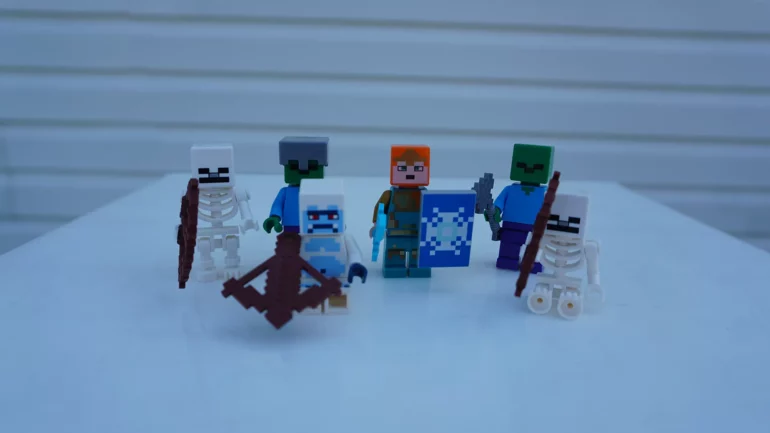 LEGO Minecraft Ice Castle (21186) Characters