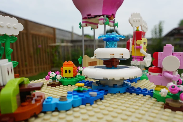 LEGO Super Mario Peach Garden Balloon - GameHaunt