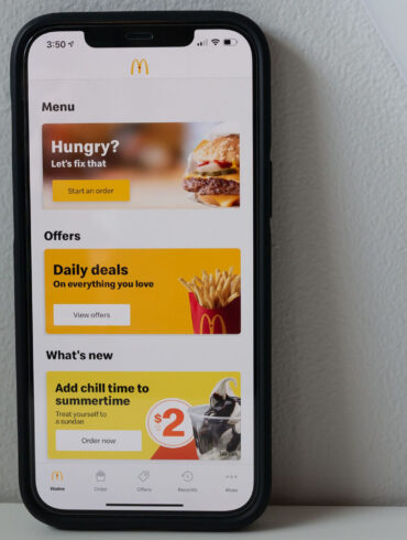 Saskatchewan driver fined for using McDonald's app in drive-thru 28