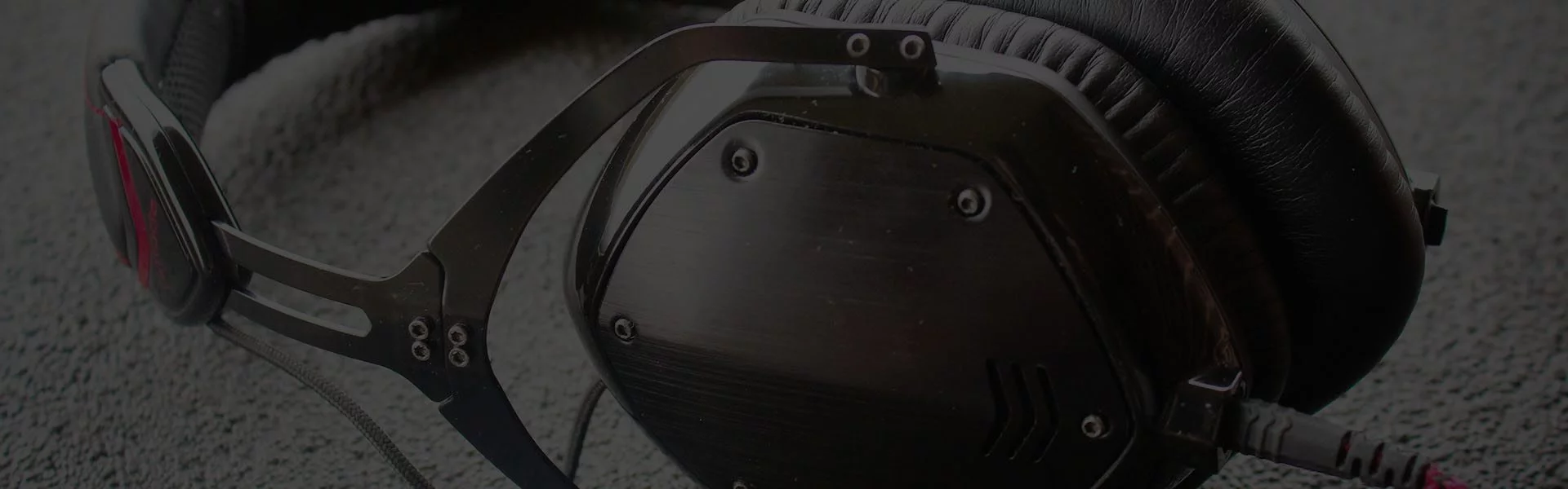 V-MODA: M-100, a Robust Headphone with Cutting-edge Features 25